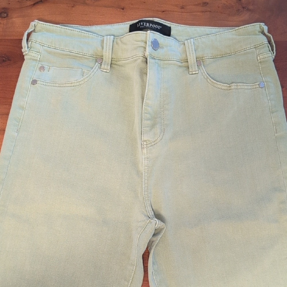 Liverpool Slim Straight Jeans in Sage Green Wash